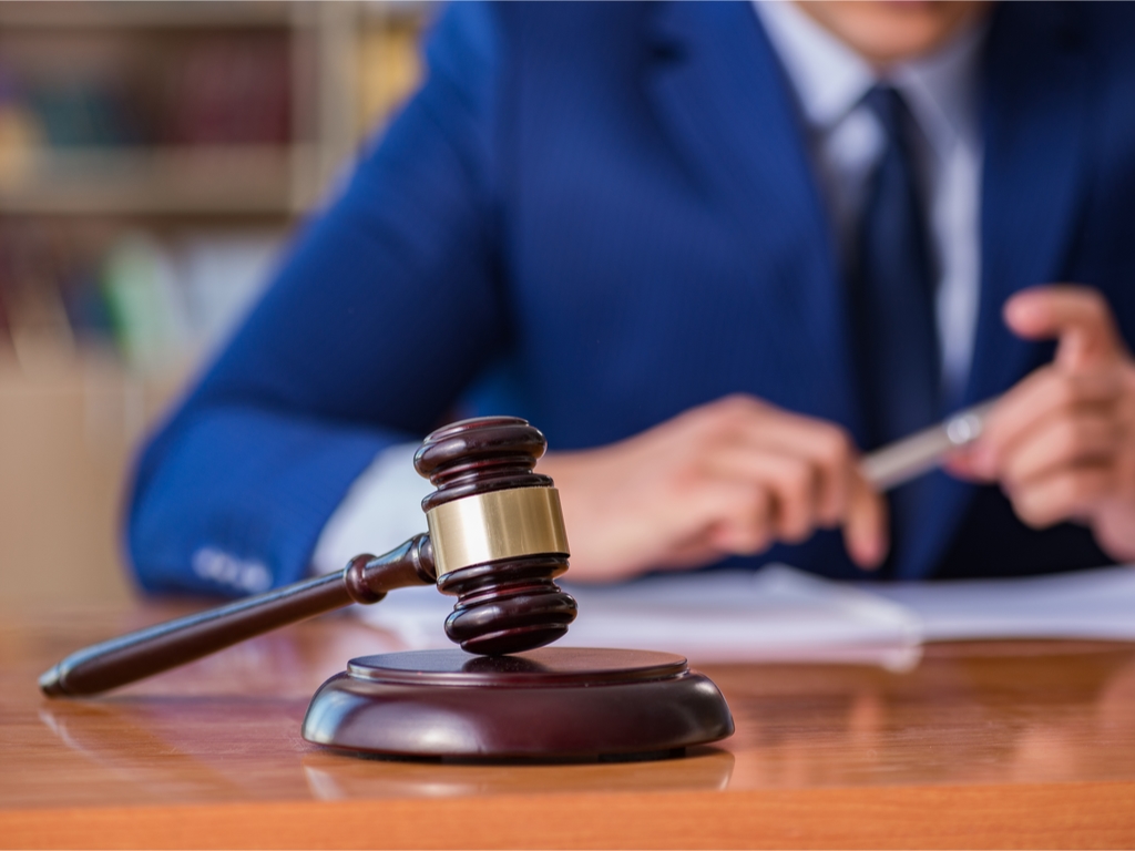 مستشار قانوني أون لاين