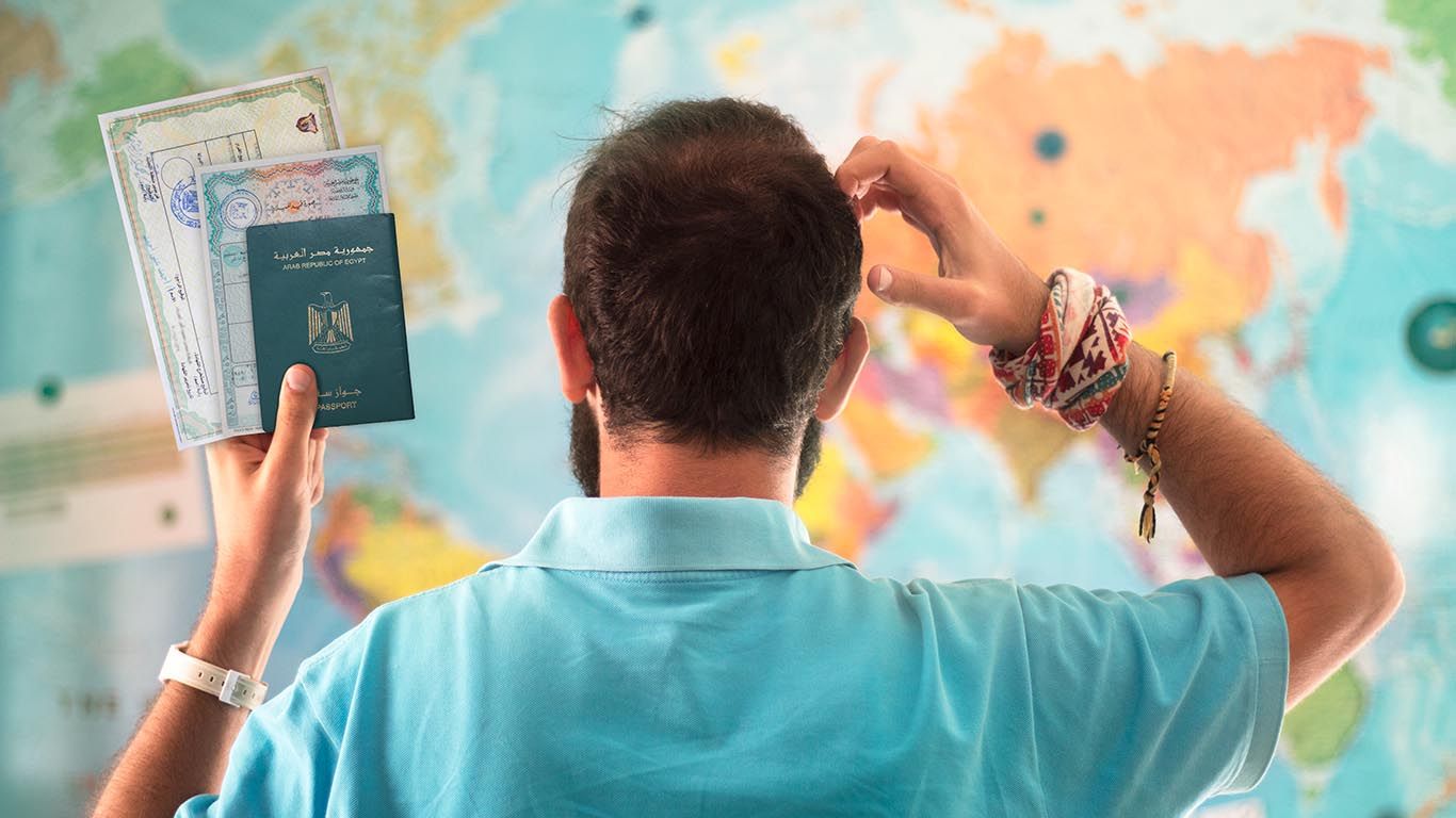 أفضل محامي لحل مشكلات الإقامة في مصر